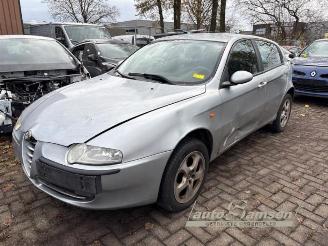 skadebil auto Alfa Romeo 147 147 (937), Hatchback, 2000 / 2010 1.6 Twin Spark 16V 2002/3