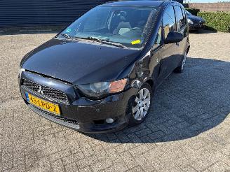 damaged passenger cars Mitsubishi Colt 1.3 16V Hatchback  Benzine 1.332cc 70kW (95pk) FWD 2004-06/2012-06 (Z23; Z24; Z25; Z33; Z34; Z35) 4A90; 135930 2010/6