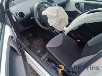 Peugeot 107 107, Hatchback, 2005 / 2014 1.0 12V picture 5