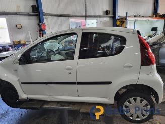 Peugeot 107 107, Hatchback, 2005 / 2014 1.0 12V picture 2