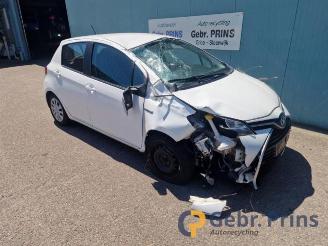Vrakbiler auto Toyota Yaris Yaris III (P13), Hatchback, 2010 / 2020 1.5 16V Hybrid 2016/1