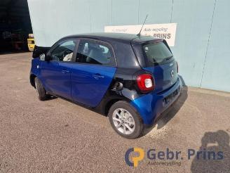 Coche siniestrado Smart Forfour Forfour (453), Hatchback 5-drs, 2014 1.0 12V 2015/9