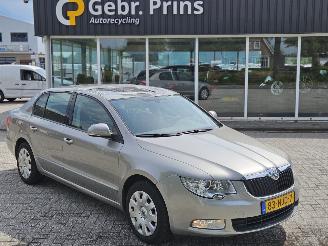 krockskadad bil auto Skoda Superb 1.4 TSI 16V Hatchback  Benzine 1.390cc 92kW (125pk) FWD 2010/9