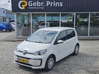 damaged passenger cars Volkswagen Up! 1.0 12V 60 Hatchback  Benzine 999cc 44kW (60pk) FWD 2019/4
