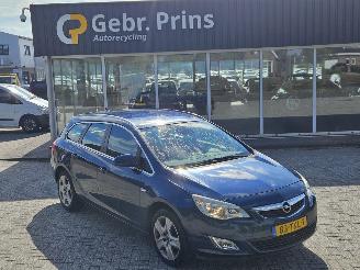 uszkodzony samochody osobowe Opel Astra SPORTS TOURER 1.4 Turbo 16V Combi/o  Benzine 1.364cc 88kW (120pk) FWD 2012/2