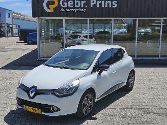 Coche accidentado Renault Clio 0.9 Energy TCE 90 12V Hatchback 4Dr Benzine 898cc 66kW (90pk) FWD 2015/5