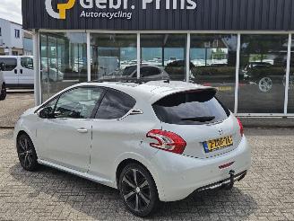 Damaged car Peugeot 208 1.6 16V THP 155 Hatchback  Benzine 1.598cc 115kW (156pk) FWD 2014/12