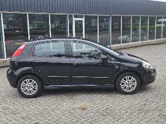 Fiat Punto 0.9 TwinAir Turbo 100 Hatchback  Benzine 875cc 74kW (101pk) FWD picture 2