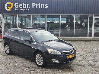 Auto incidentate Opel Astra SPORTS TOURER 1.4 Turbo 16V Combi/o  Benzine 1.364cc 103kW (140pk) FWD 2011/10
