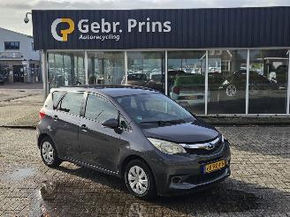 Vaurioauto  passenger cars Subaru Trezia 1.33 16V Dual VVT-I MPV  Benzine 1.329cc 73kW (99pk) FWD 2011/5