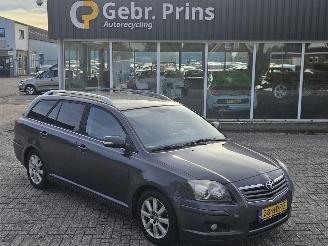 Voiture accidenté Toyota Avensis 2.0 16V VVT-i D4 Combi/o  Benzine 1.998cc 108kW (147pk) FWD 2008/10