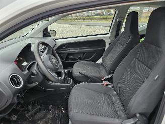 Volkswagen Up! 1.0 12V 60 Hatchback  Benzine 999cc 44kW (60pk) FWD picture 12