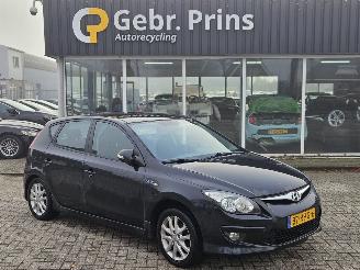 Unfallwagen Hyundai I-30 1.6 CVVT 16V Hatchback  Benzine 1.591cc 93kW (126pk) FWD 2011/6