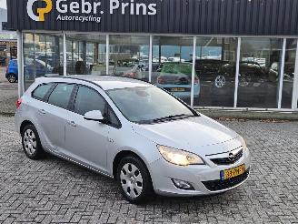 skadebil auto Opel Astra SPORTS TOURER 1.4 16V ecoFLEX Combi/o  Benzine 1.398cc 74kW (101pk) FWD 2011/2