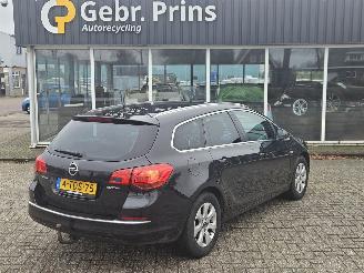 Damaged car Opel Astra SPORTS TOURER 1.7 CDTi 16V Combi/o  Diesel 1.686cc 81kW (110pk) FWD 2014/1