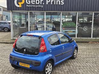 Vaurioauto  passenger cars Peugeot 107 1.0 12V Hatchback  Benzine 998cc 50kW (68pk) FWD 2011/7