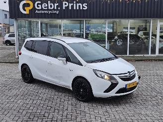 Schadeauto Opel Zafira 2.0 CDTI 16V 165 Ecotec MPV  Diesel 1.956cc 121kW (165pk) FWD 2014/10