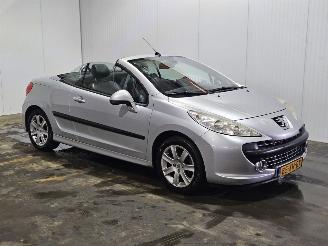 Voiture accidenté Peugeot 207 1.6 16V Cabrio  Benzine 1.598cc 88kW (120pk) FWD 2007/7