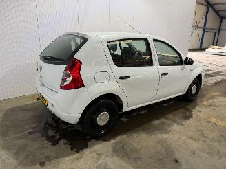 Coche accidentado Dacia Sandero 1.2 16V Hatchback  Benzine 1.149cc 55kW (75pk) FWD 2011/11