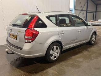 Coche accidentado Kia Cee d 1.4 16V Combi/o  Benzine 1.396cc 66kW (90pk) FWD 2011/4