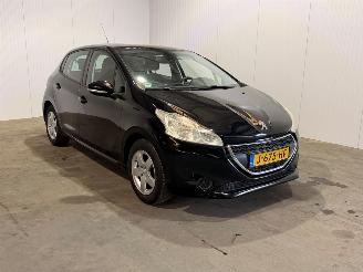 Voiture accidenté Peugeot 208 1.0 Vti 12V PureTech Hatchback  Benzine 2014/10