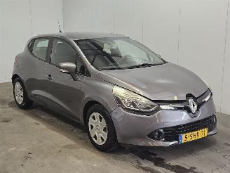 skadebil auto Renault Clio 0.9 Energy TCE 90 12V Hatchback 4Dr Benzine 898cc 66kW (90pk) FWD 2013/10