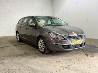 uszkodzony samochody osobowe Peugeot 308 1.2 PureTech Blue Lease 2016/12