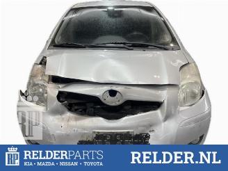 krockskadad bil auto Toyota Yaris Yaris II (P9), Hatchback, 2005 / 2014 1.33 16V Dual VVT-I 2011/3