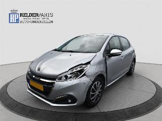 krockskadad bil auto Peugeot 208 1.2 VVTI 2016/9