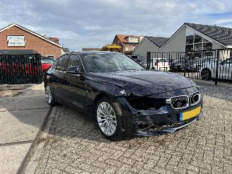 Schadeauto BMW 3-serie 320i Efficient Dynamics Edition High Executive 2013/9
