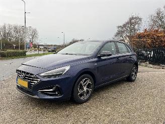 Unfallwagen Hyundai I-30 1.0 T-GDI MHEV AUTOMAAT  36.949 KM !! 2021/6