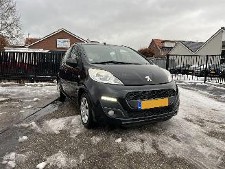 škoda osobní automobily Peugeot 107 1.0 ACTIVE nieuwe apk 2012/5
