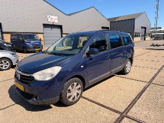 skadebil auto Dacia Lodgy 1.2 TCe Lauréate 7p. 2013/2