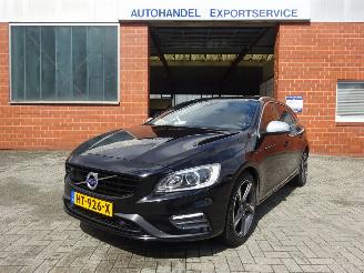 krockskadad bil auto Volvo V-60 2.4 D6 Twin Engine R-Design, Climatecontrol, Parkeersensoren 2015/12