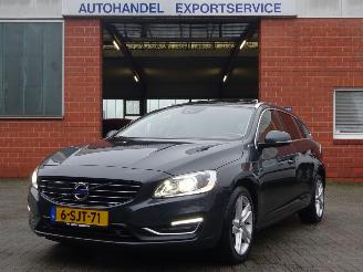skadebil auto Volvo V-60 D6 AWD Plugin-Hybrid Summum, Leder, Schuifdak, Navi, Lane assist 2013/10