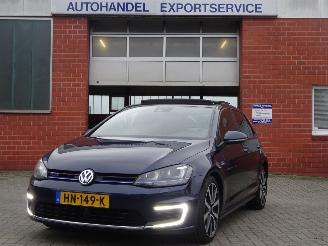 škoda osobní automobily Volkswagen Golf GTE Pug-in Hybride 110kw, Panorama, Lane assist 2015/12