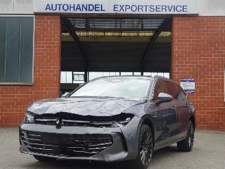 Damaged car Volkswagen Passat Variant Elegance 1.5 E-Hybrid 200kw, Leer, DiGi, Harman Kardon 2024/8