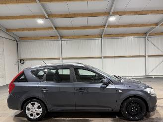 damaged passenger cars Kia Cee d 1.4CVVT 66kW Clima X-Ecutive 2011/1