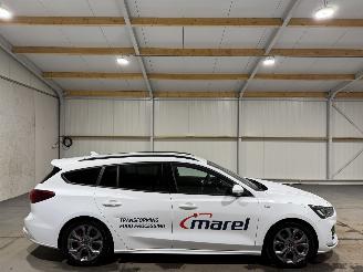 Unfallwagen Ford Focus 1.0Ecoboost 114kW Automaat Hybrid ST Line X 2023/7