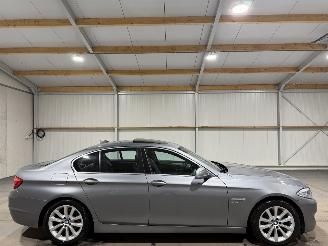 damaged passenger cars BMW 5-serie 528i 180kW Automaat Schuifkantel Executive 2011/11