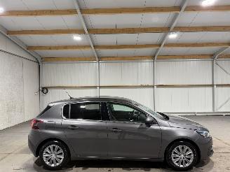 krockskadad bil auto Peugeot 308 1.2PureTech 96kW Blue Lease Premium 2020/9