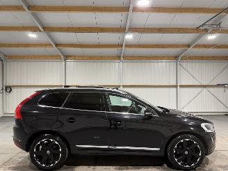 skadebil auto Volvo Xc-60 2.4D5 162kW Automaat Pano R-Design 2017/2
