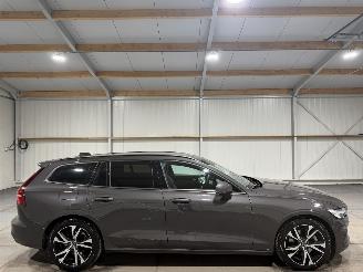 Schadeauto Volvo V-60 2.0B3 120kW Automaat Essential Edition 2023/11