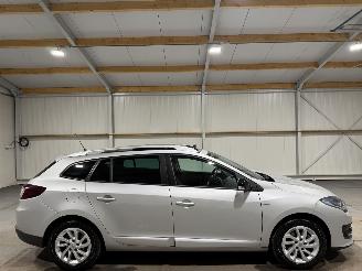 krockskadad bil auto Renault Mégane 1.2TCe 85kW Limited  Panoramadak 2016/7