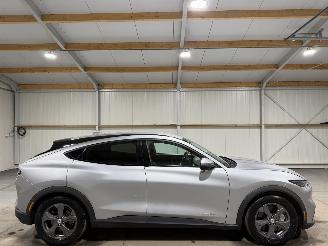 uszkodzony samochody osobowe Ford Mustang Mach-e 75kWh 198kW RWD 2021/12
