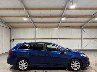 Vaurioauto  passenger cars Toyota Avensis Touring Sport 1.8VVT-i 108kW Automaat Lease Pro 2016/7