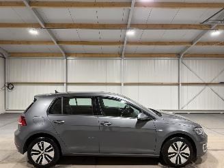 Vaurioauto  passenger cars Volkswagen Golf e 36kWh 100kW Automaat 2017/11