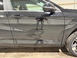 Hyundai Kona 65.4kWh 160kW Premium picture 16