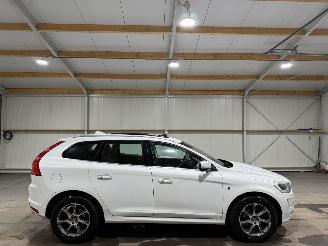 Unfallwagen Volvo Xc-60 2.0D4 140kW Automaat FWD Ocean Race Schuifkantel 2016/1