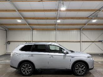 Voiture accidenté Mitsubishi Outlander 2.0 89kW PHEV LPG Executive Edition X-Line 2015/1